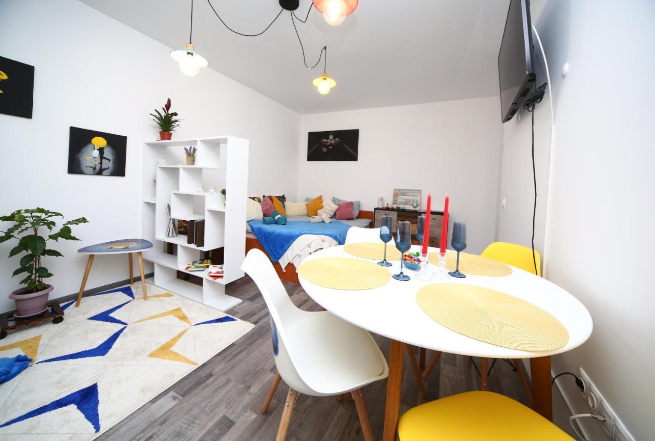 B&M Apartment Braşov Esterno foto
