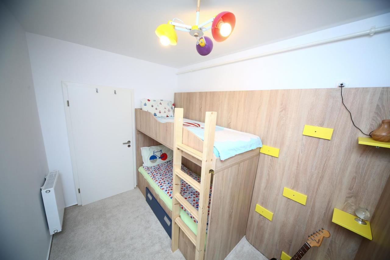 B&M Apartment Braşov Esterno foto