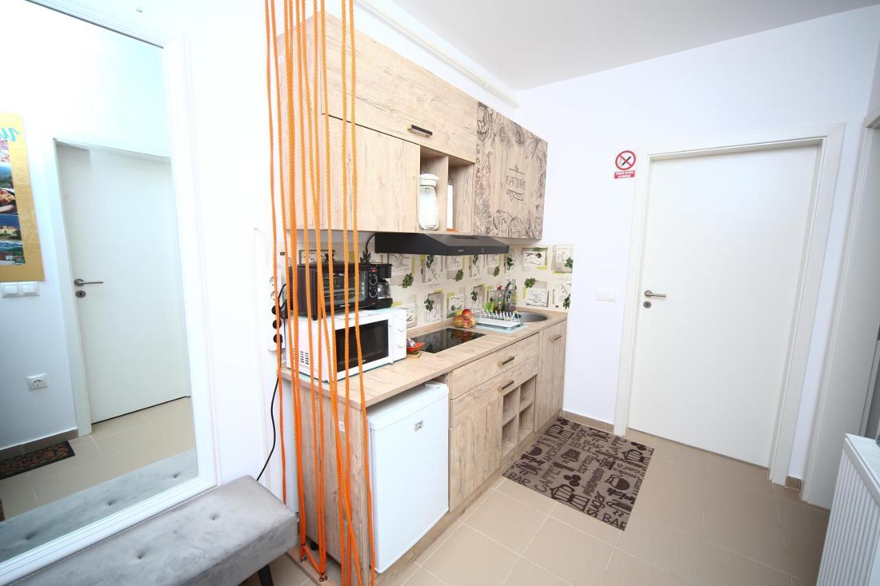 B&M Apartment Braşov Esterno foto