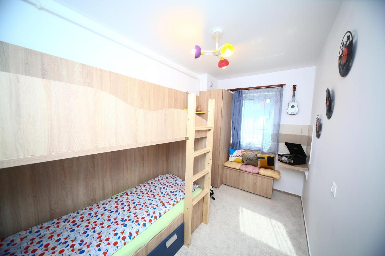 B&M Apartment Braşov Esterno foto