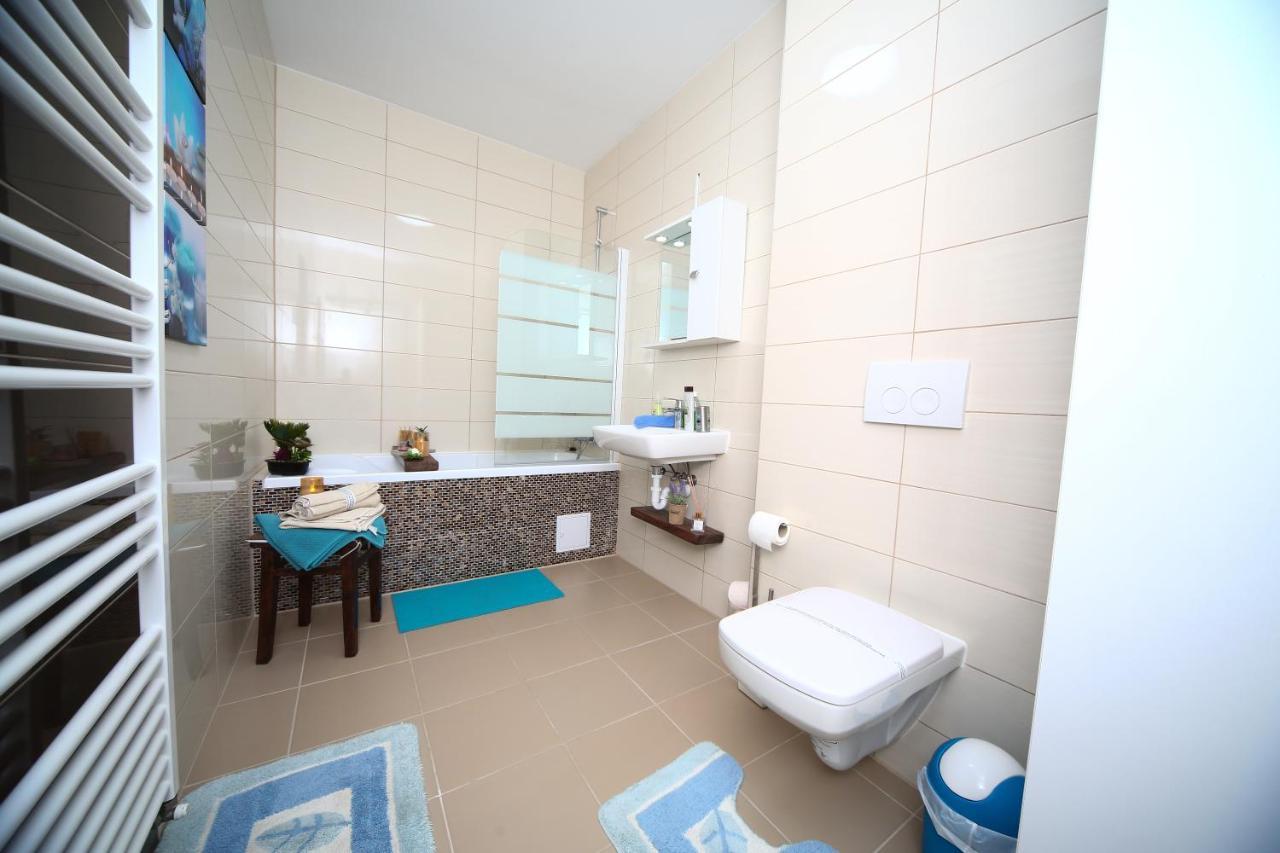 B&M Apartment Braşov Esterno foto