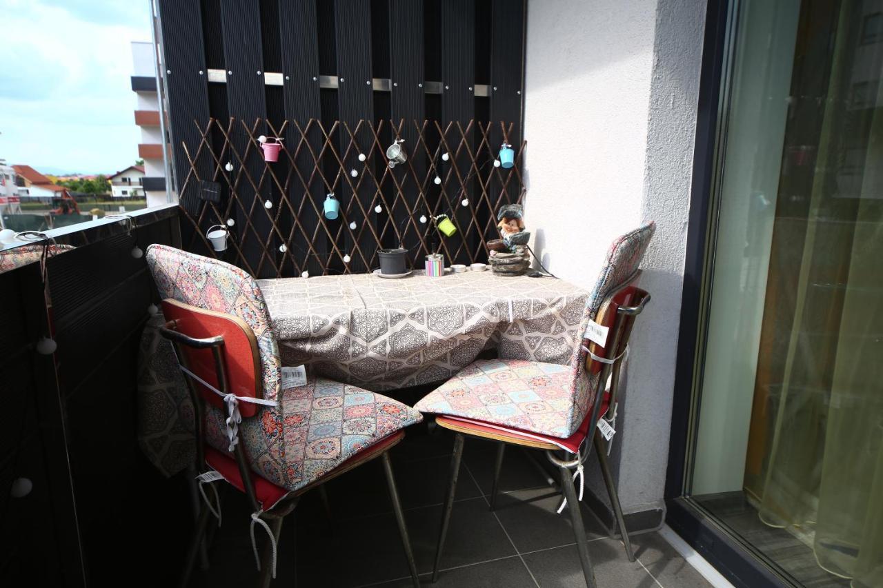 B&M Apartment Braşov Esterno foto